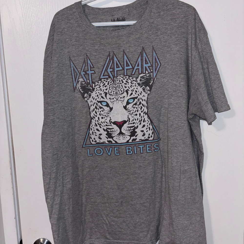 Gray Graphic Tee - Short Sleeve